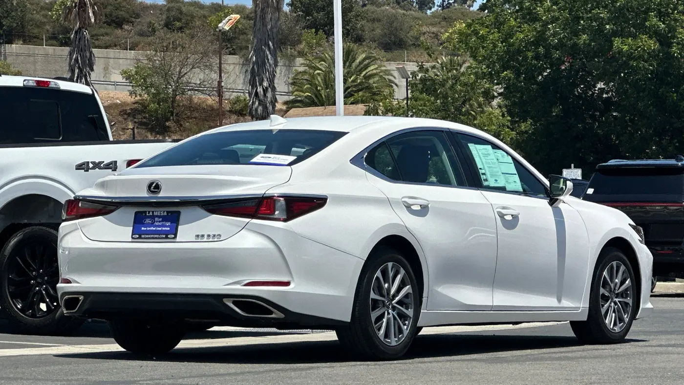 2022 Lexus ES 350 Base