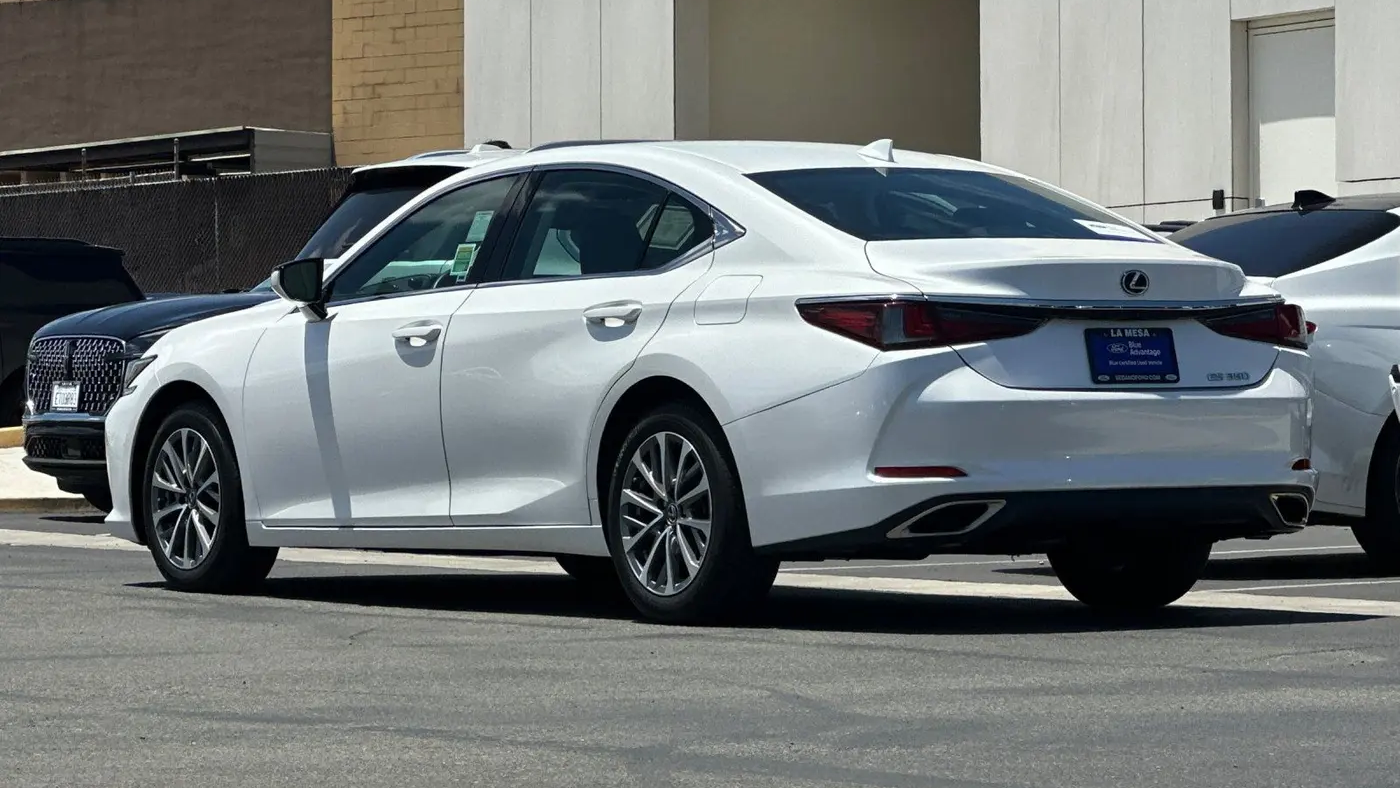 2022 Lexus ES 350 Base