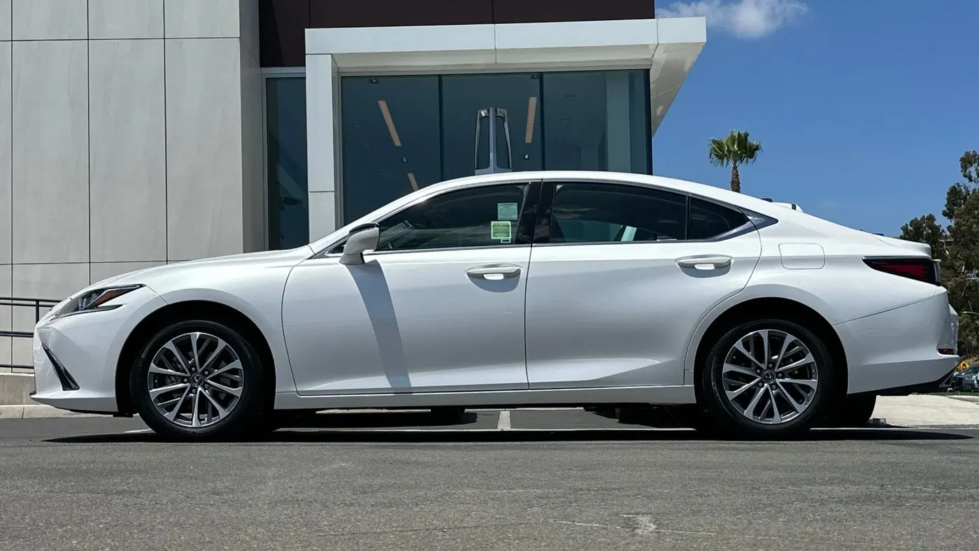 2022 Lexus ES 350 Base