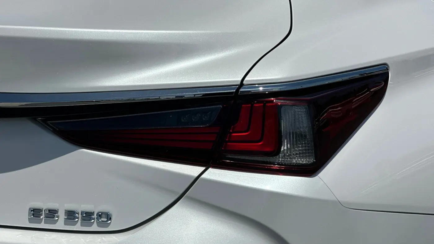 2022 Lexus ES 350 Base