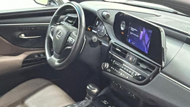 2023 Lexus ES 250 Base