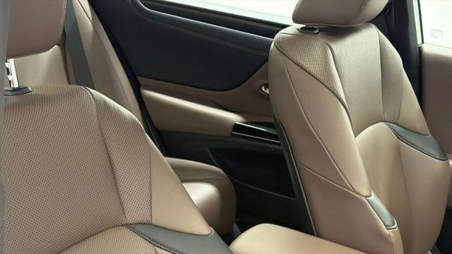 2023 Lexus ES 250 Base