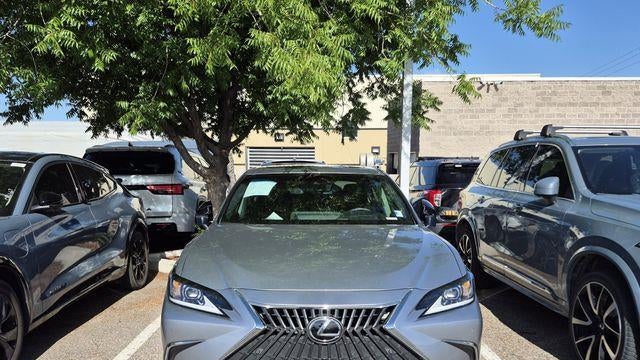 2024 Lexus ES 300h Base