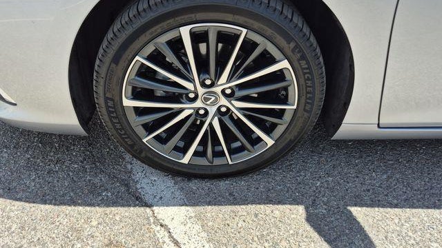 2024 Lexus ES 300h Base