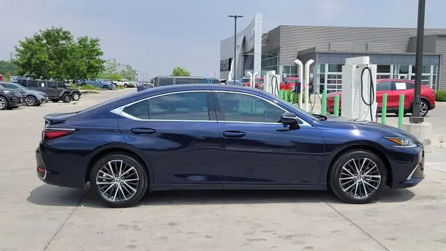 2025 Lexus ES 300h Base