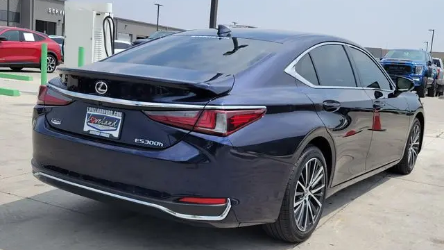 2025 Lexus ES 300h Base