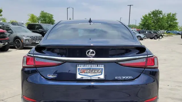 2025 Lexus ES 300h Base
