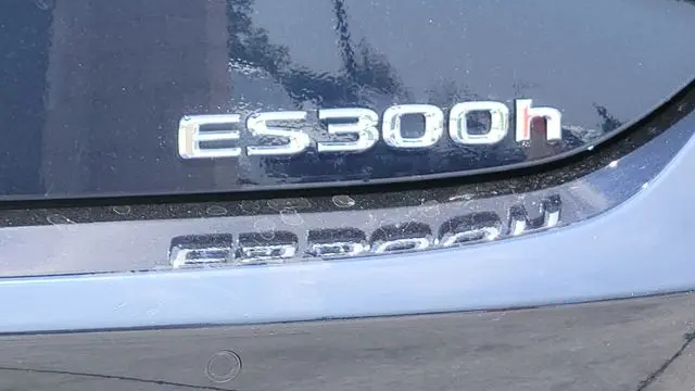 2025 Lexus ES 300h Base
