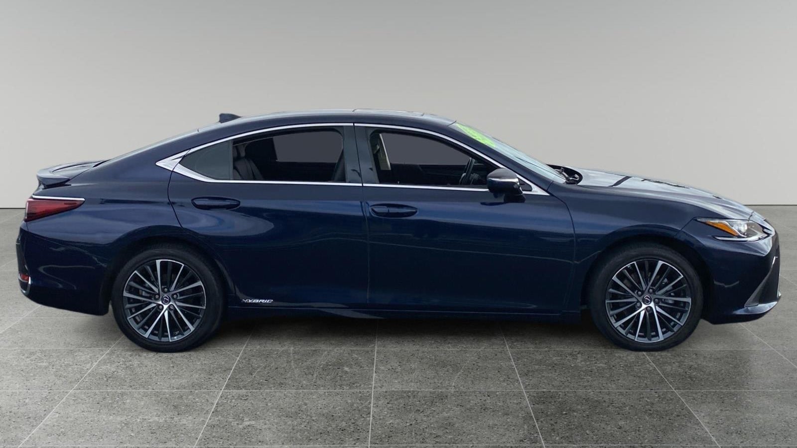 2022 Lexus ES 300h Base