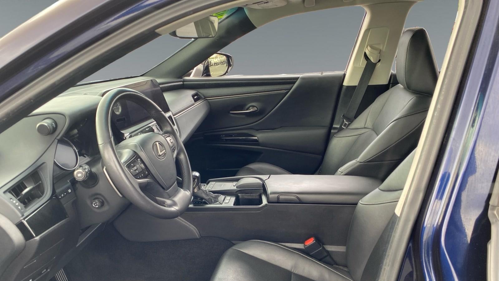 2022 Lexus ES 300h Base