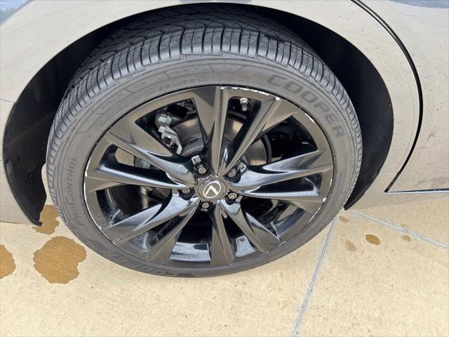 2025 Lexus ES - $42,500