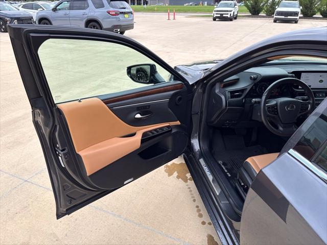 2025 Lexus ES - $42,500