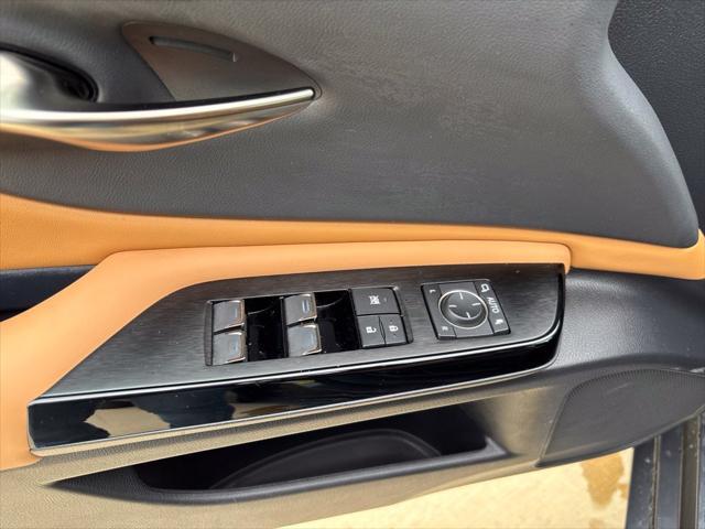 2025 Lexus ES - $42,500