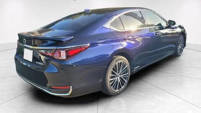 2022 Lexus ES 300h Base