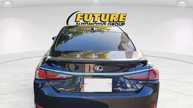 2022 Lexus ES 300h Base