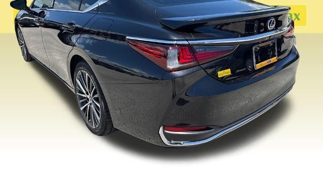 2025 Lexus ES 300h Base