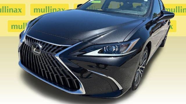 2025 Lexus ES 300h Base