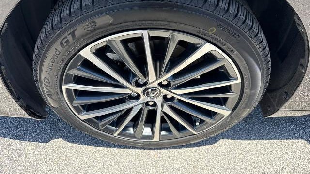2025 Lexus ES 300h Base
