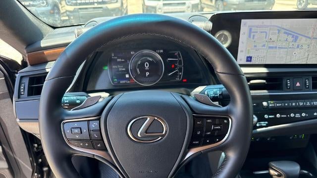 2025 Lexus ES 300h Base