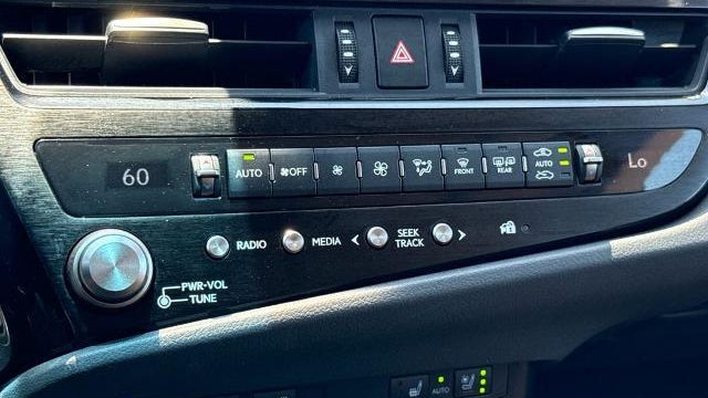 2025 Lexus ES 300h Base
