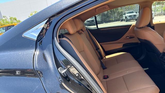 2025 Lexus ES 300h Base