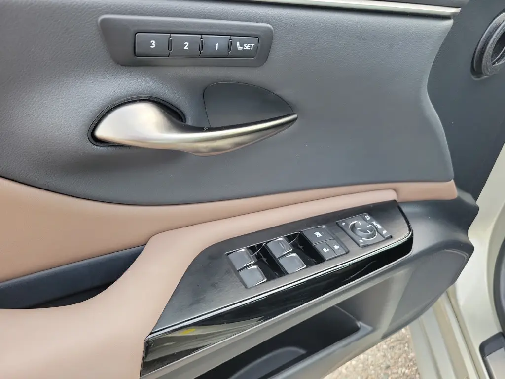 2024 Lexus ES - $42,299