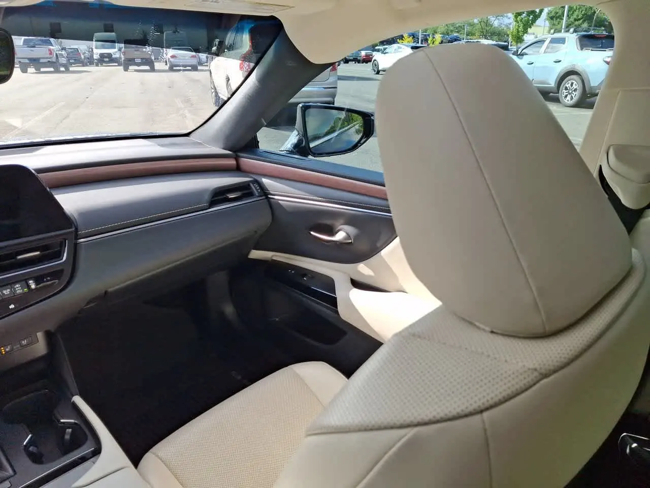 2025 Lexus ES - $44,289