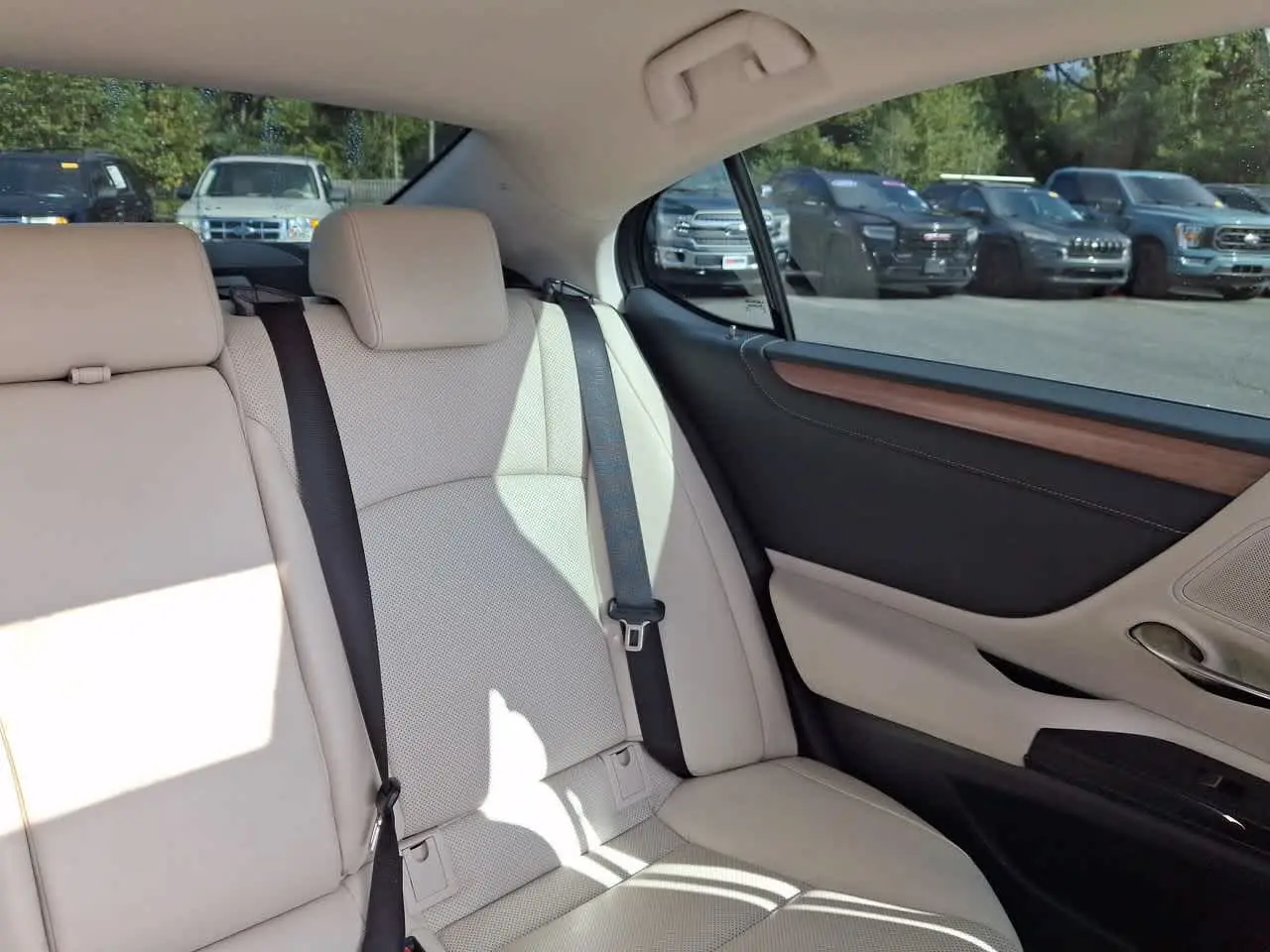 2025 Lexus ES - $44,289