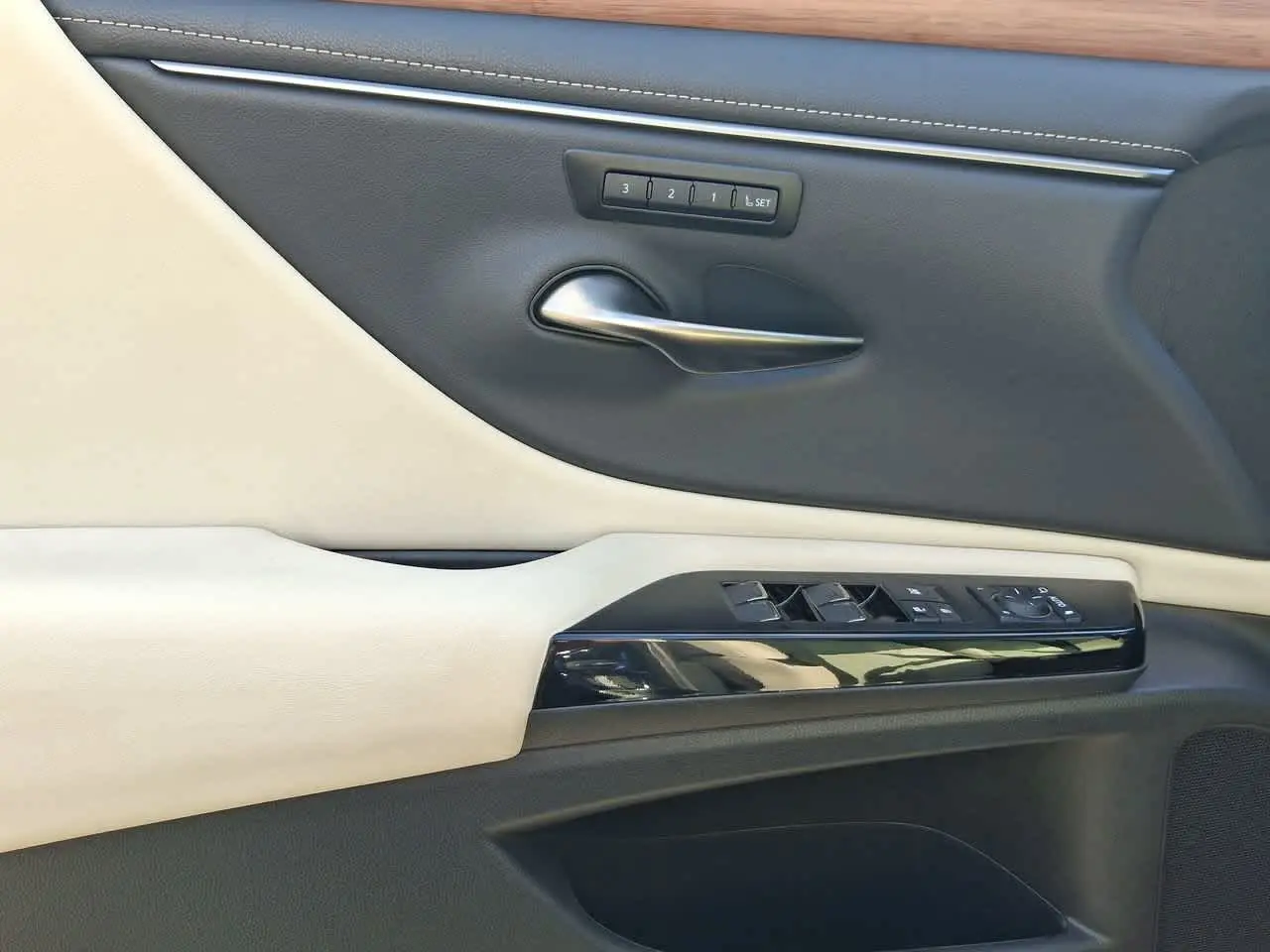 2025 Lexus ES - $44,289