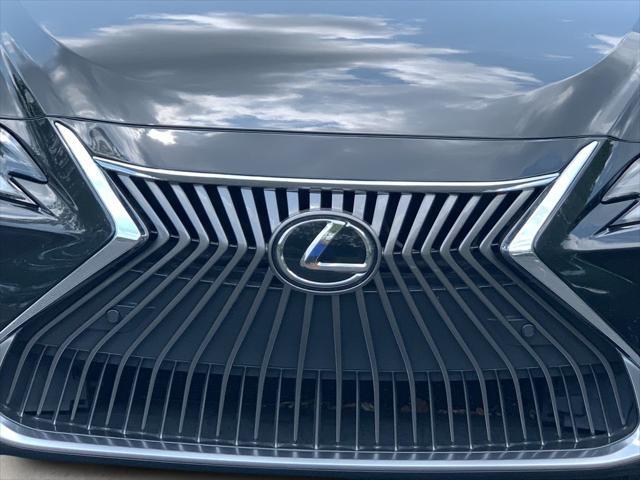 2021 Lexus ES - $29,887