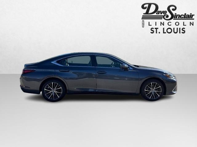 2022 Lexus ES - $30,674