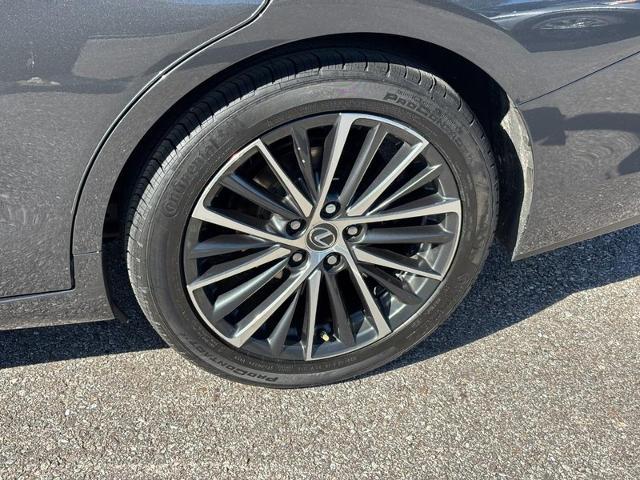 2022 Lexus ES - $30,674