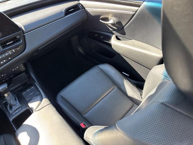 2022 Lexus ES - $30,674