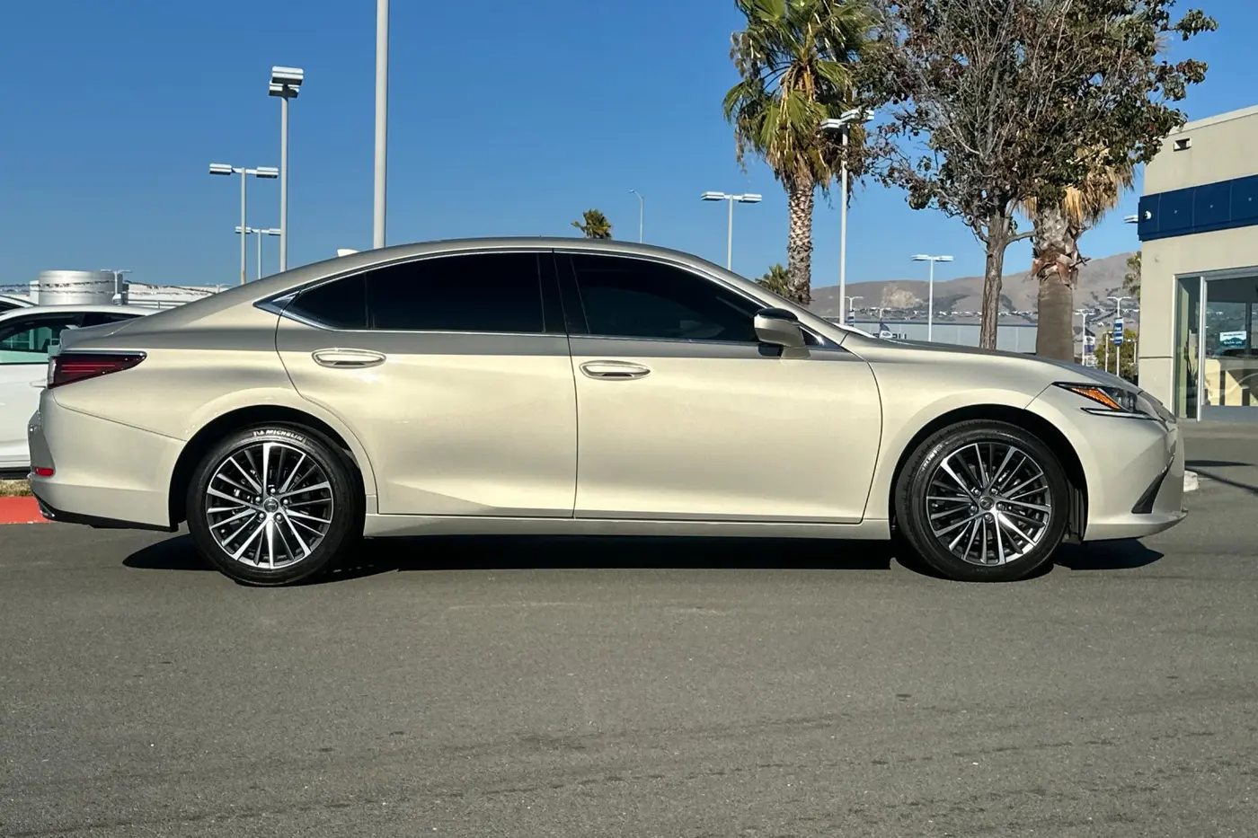 2025 Lexus ES - $41,788