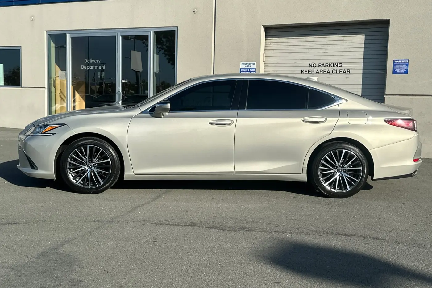 2025 Lexus ES - $41,788