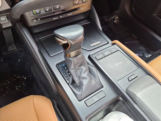 2022 Lexus ES - $31,925