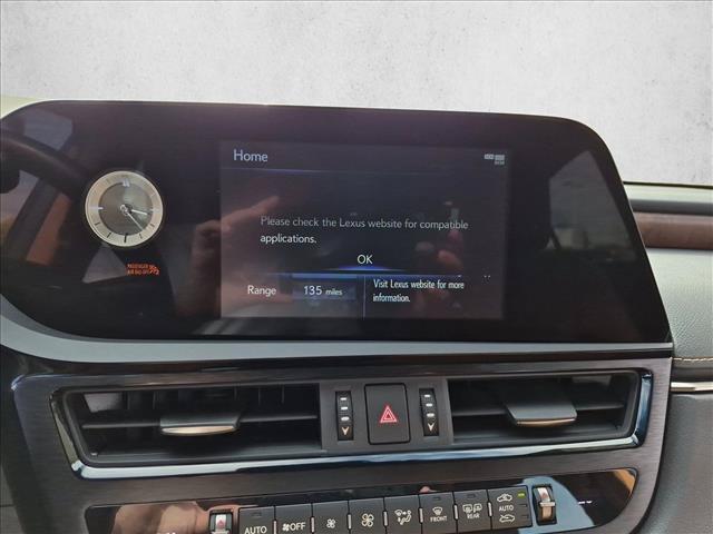 2022 Lexus ES - $31,925