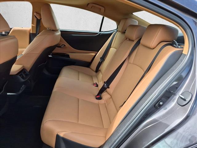 2022 Lexus ES - $31,925