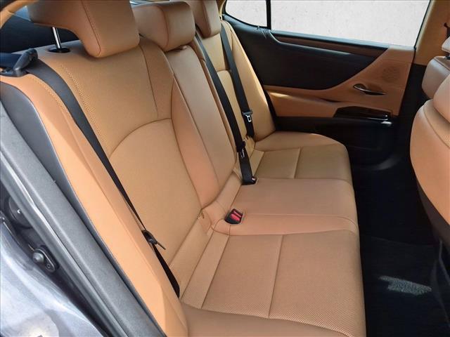2022 Lexus ES - $31,925