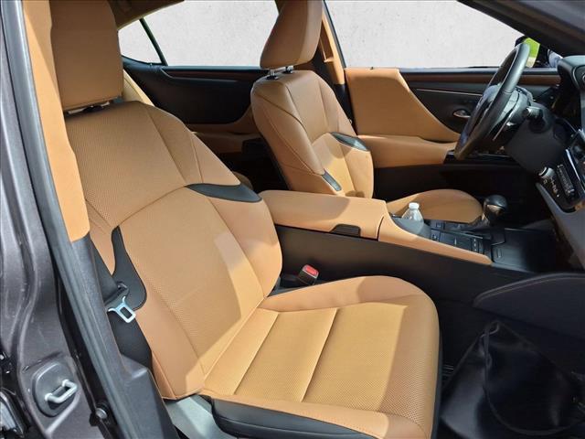 2022 Lexus ES - $31,925