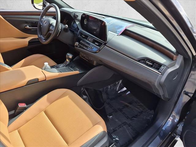 2022 Lexus ES - $31,925