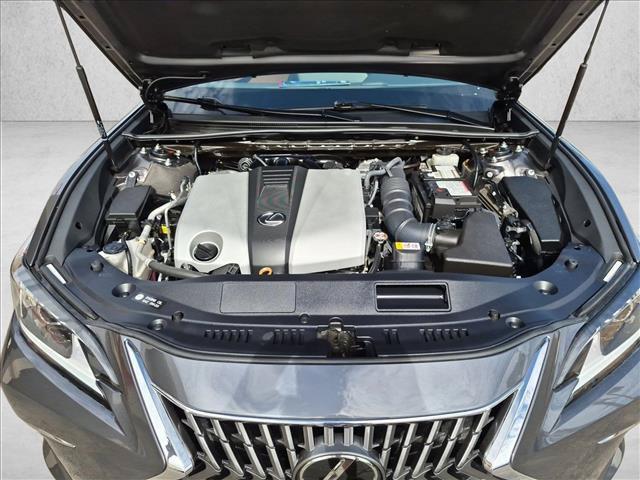2022 Lexus ES - $31,925
