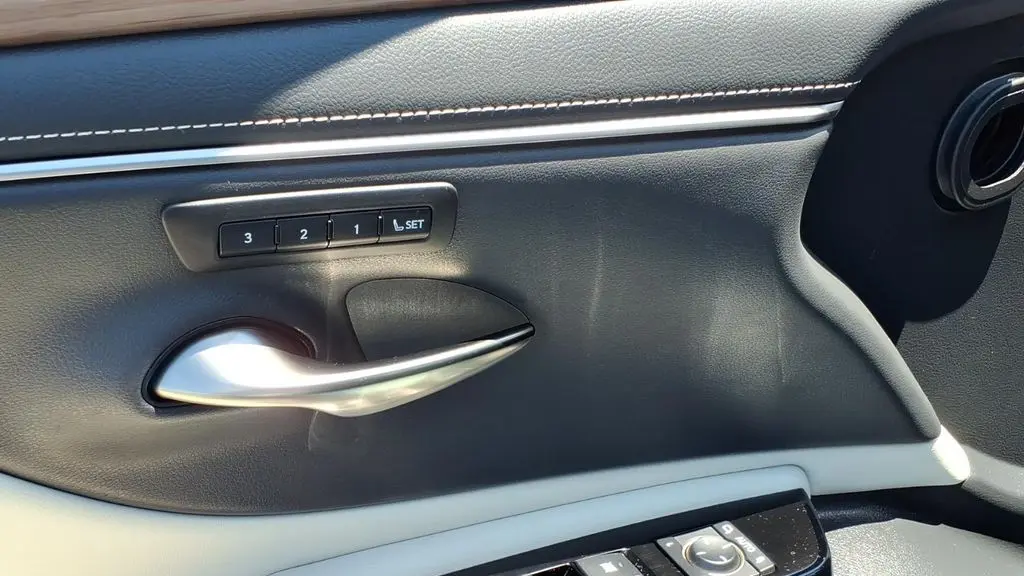2023 Lexus ES 350 Base