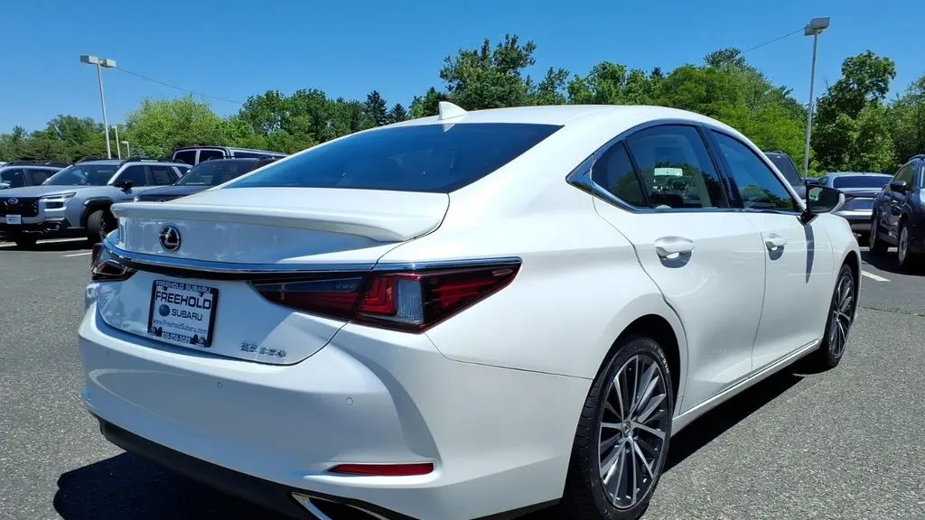 2023 Lexus ES 350 Base
