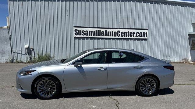 2025 Lexus ES 300h Luxury