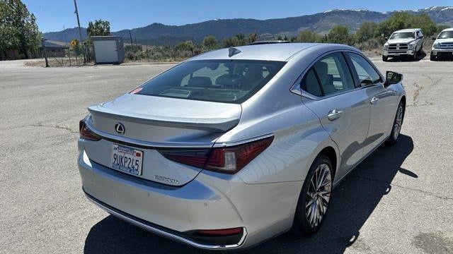 2025 Lexus ES 300h Luxury