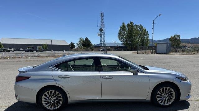 2025 Lexus ES 300h Luxury