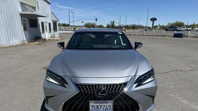 2025 Lexus ES 300h Luxury