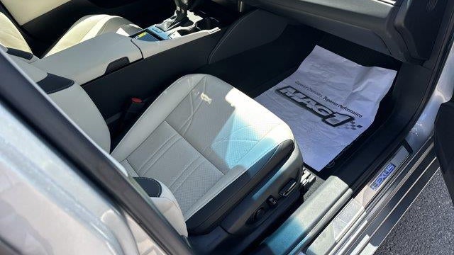 2025 Lexus ES 300h Luxury
