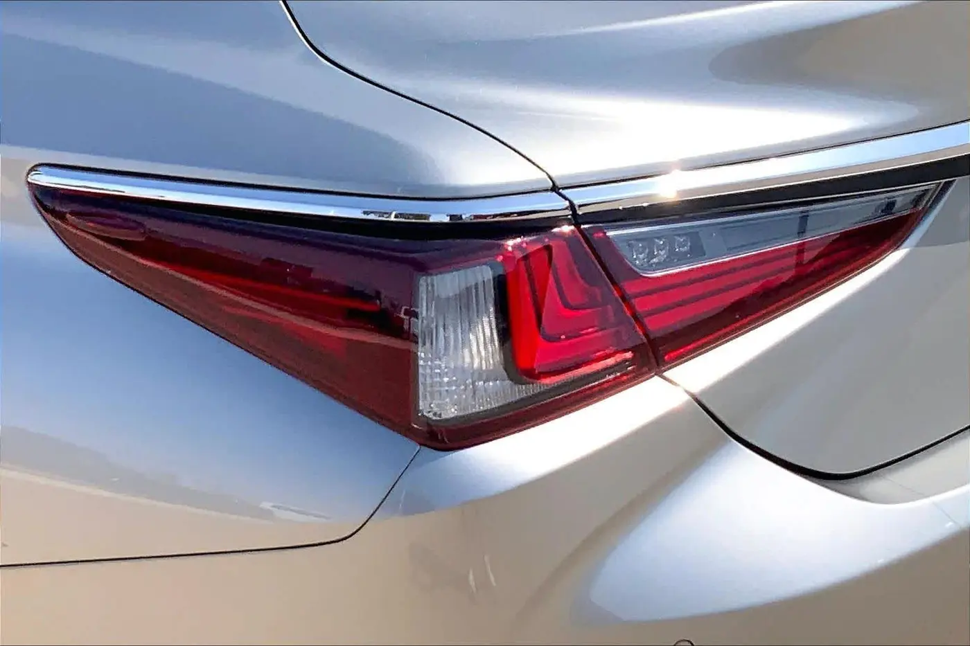 2020 Lexus ES - $26,455